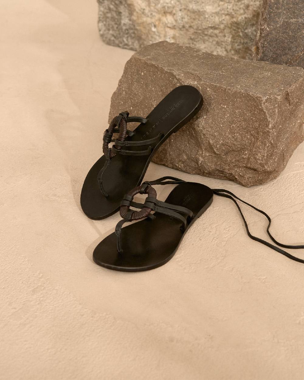 Manebí Mer Leather and Wood Effect|Lace-Up Ring Sandals - Black Nuovi prodotti