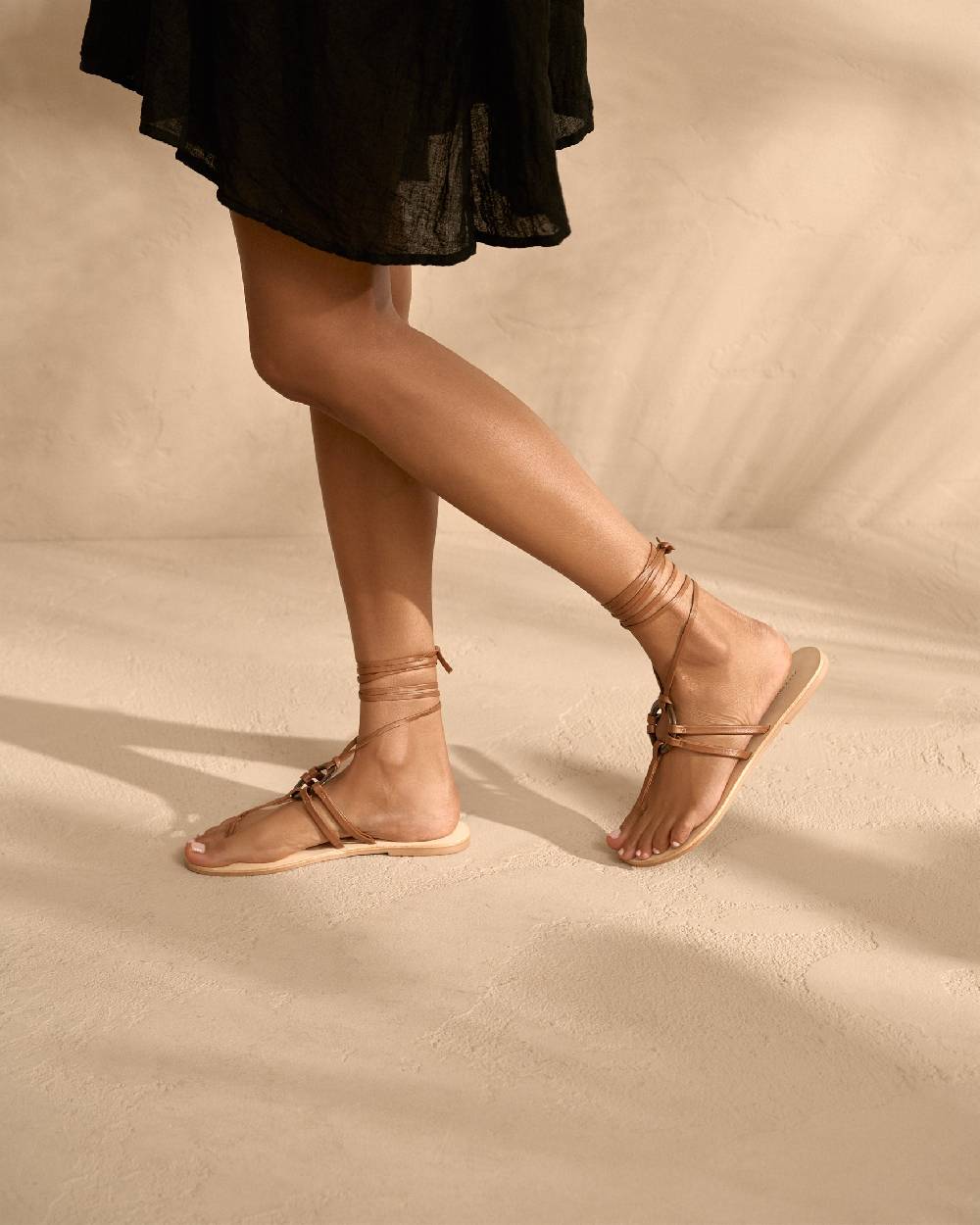 Manebí Mer Leather and Resin Lace-Up |Ring Sandals - Tan Offerte giornaliere