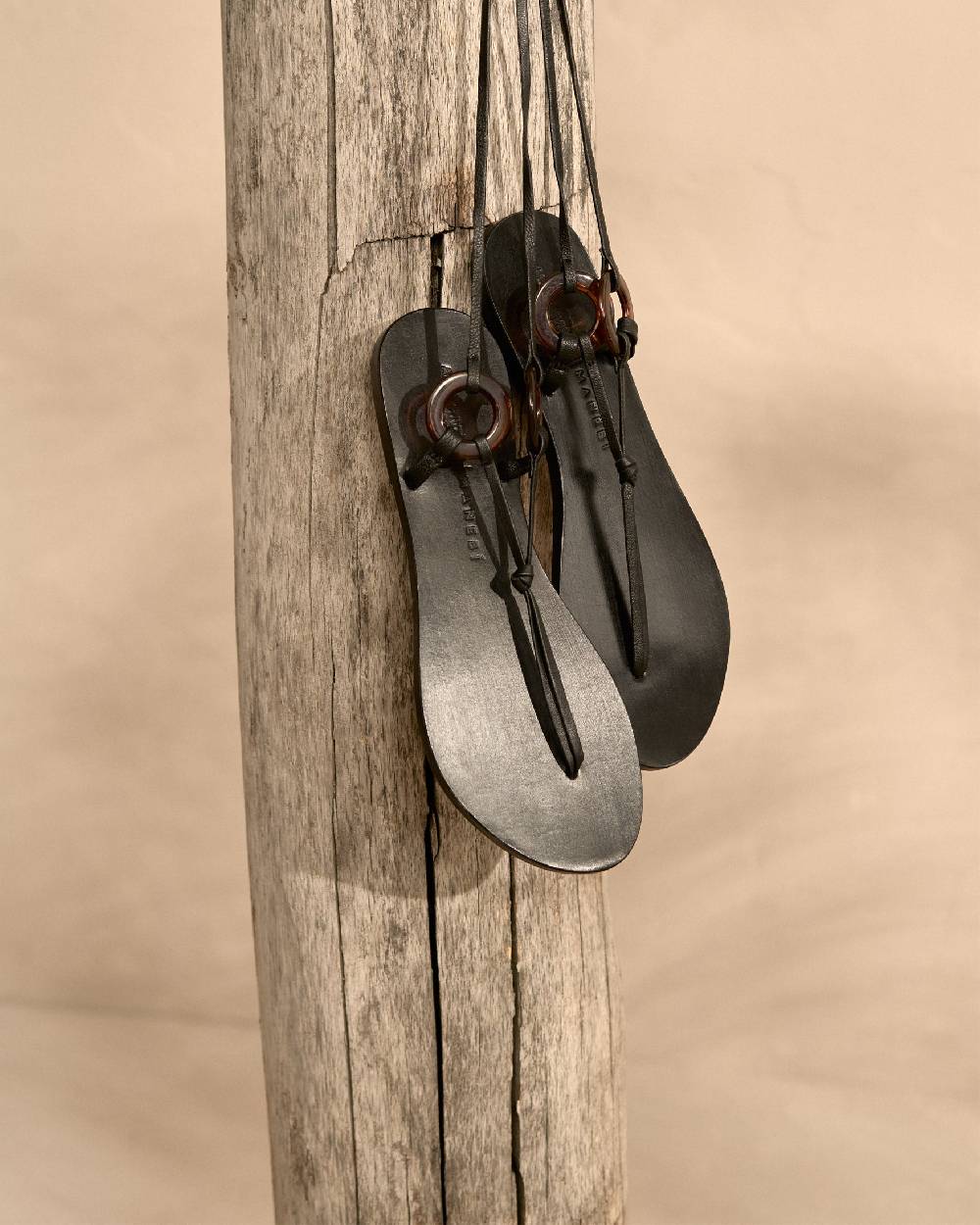 Manebí Be Leather \u0026 Resin Ring Sandals - Lace-Up Black Offerte speciali