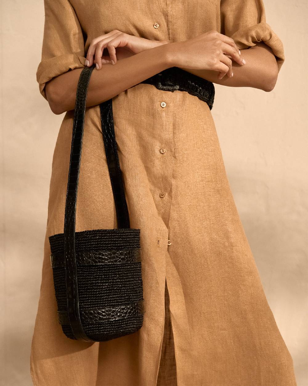 Manebí Bucket Raffia with Leather - Black and Black