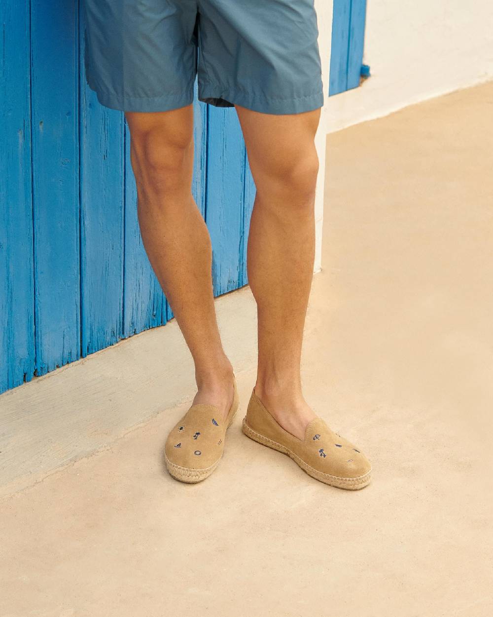 Manebí Espadrillas flat in pelle scamosciata con ricami - Palm Springs - Washed Beige \u0026 Navy Summer Stickers Limitato a 3 giorni