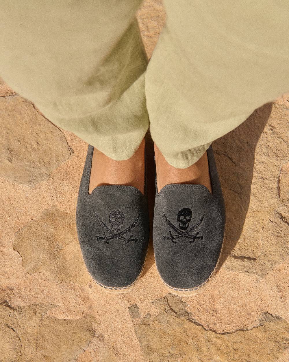 Manebí Espadrillas - Palm Springs - Carbon Grey with Black Skull Duty-free