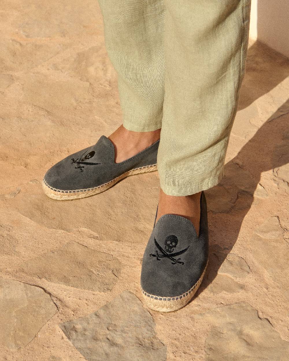 Manebí Espadrillas - Palm Springs - Carbon Grey with Black Skull Duty-free
