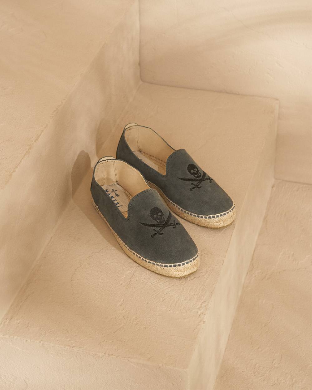 Manebí Espadrillas - Palm Springs - Carbon Grey with Black Skull Duty-free