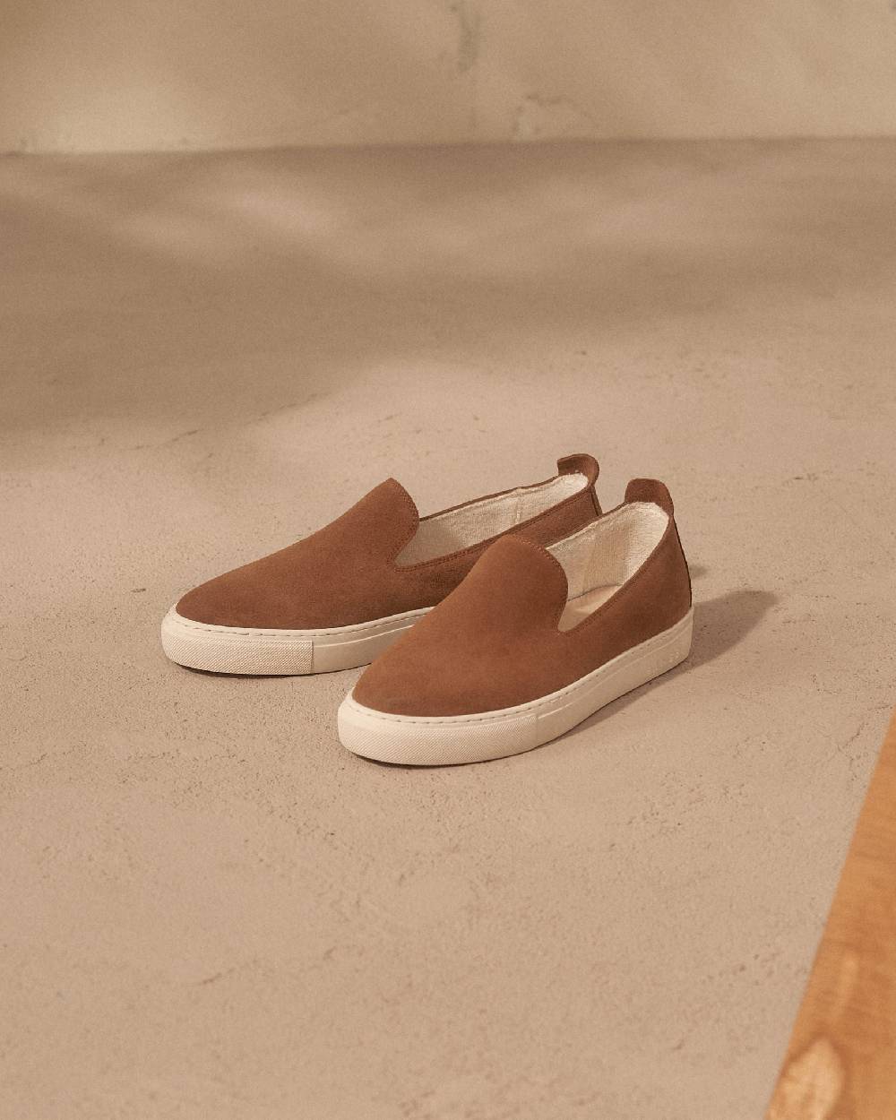 Manebí Slip-On in pelle scamosciata - Hamptons - Brown Sugar Spedizione Gratuita