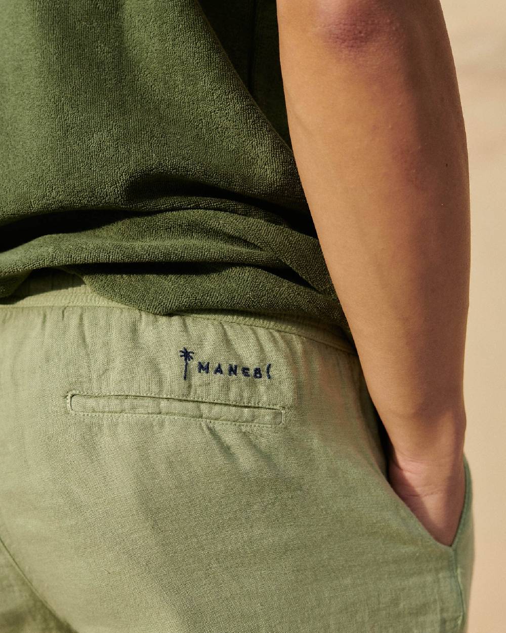 Manebí Washed Linen Malibu Shorts - Embroidered Logo Military Green Offerta