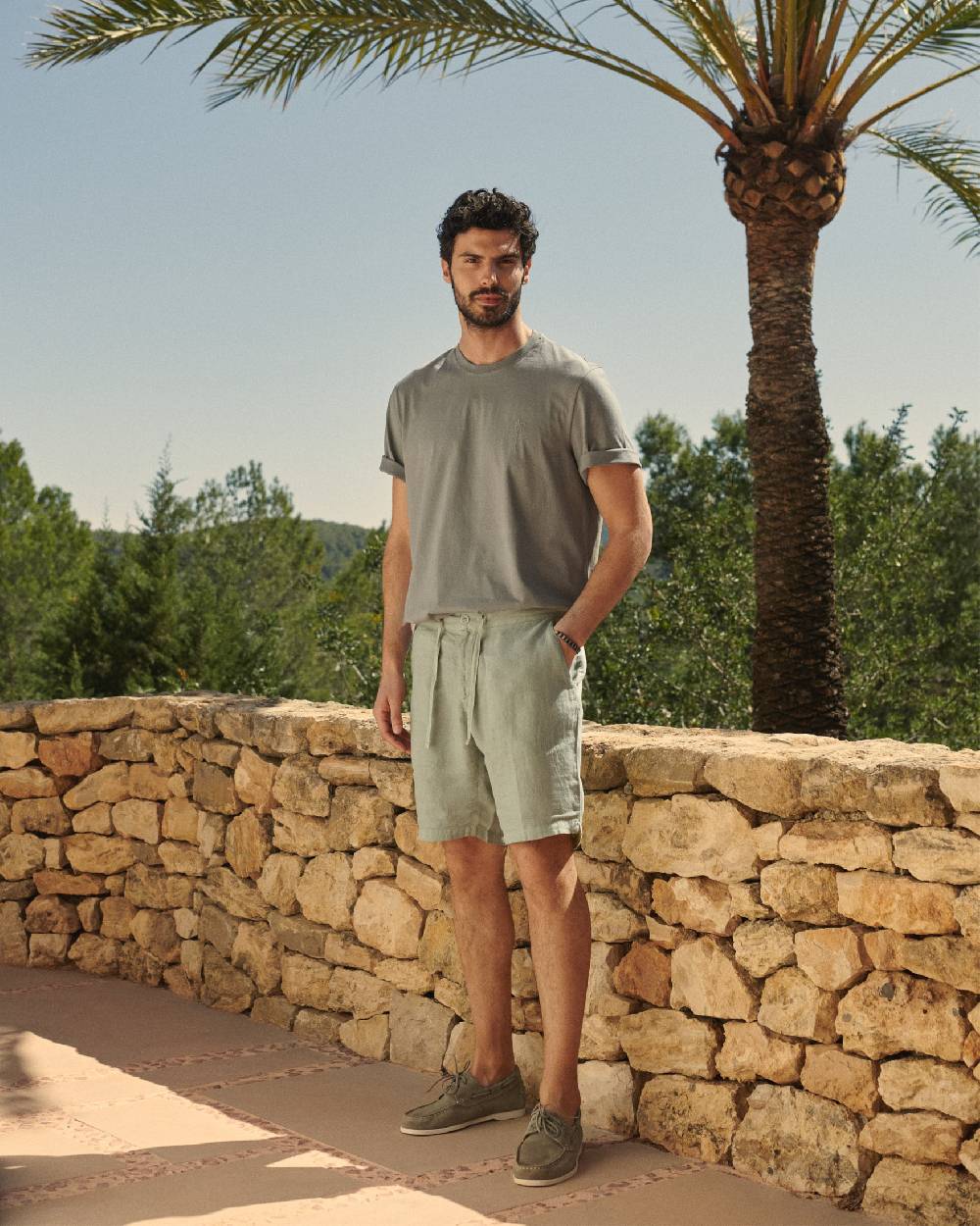 Manebí Washed Linen Positano Shorts - Embroidered Logo Military Green Vendita Calda