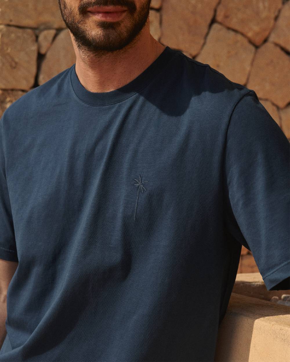 Manebí Jersey L. A. T-Shirt - Embroidered Night Blue Matching Palm and Back Logo Embroidery Sconto di tempo limitato