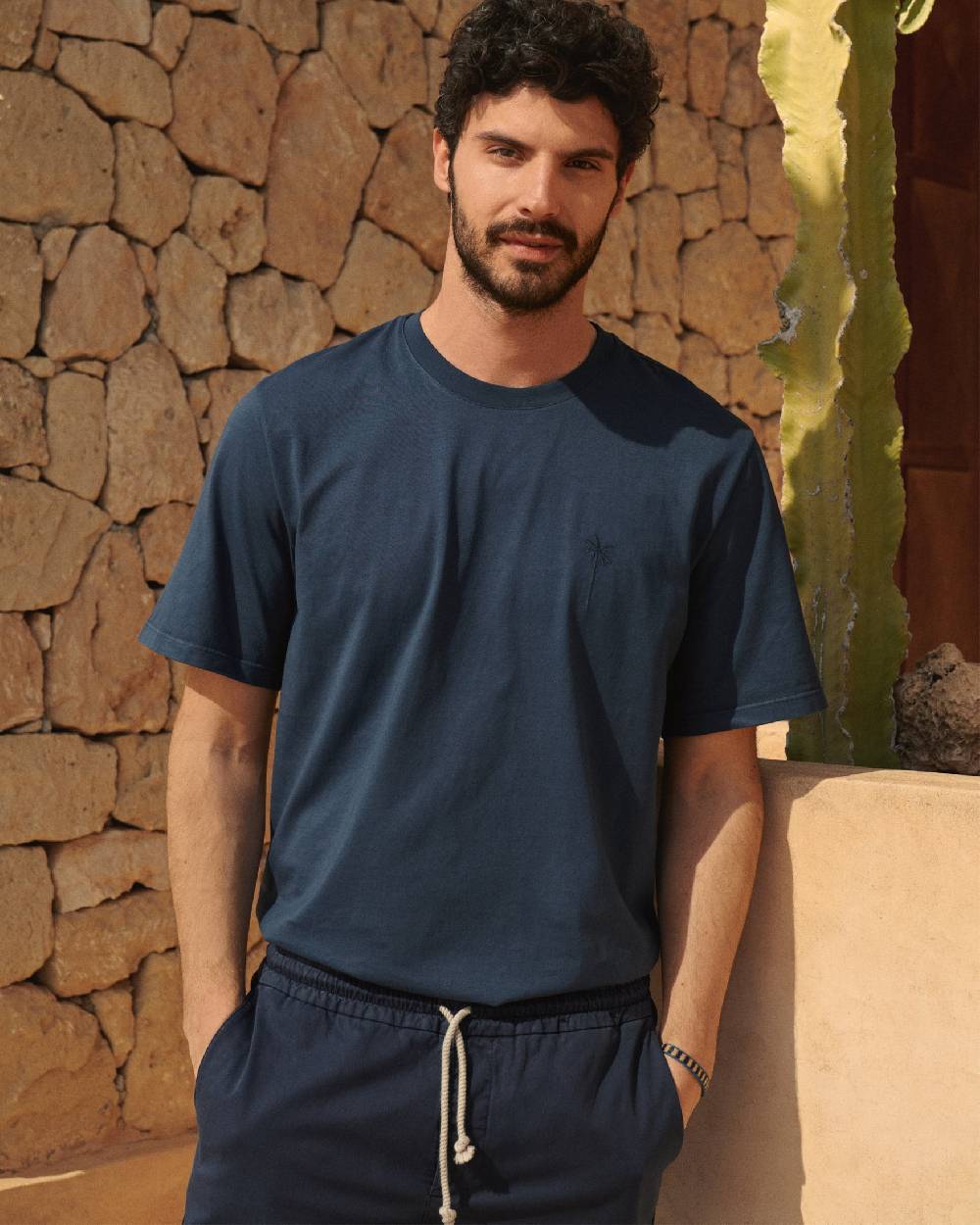 Manebí Jersey L. A. T-Shirt - Embroidered Night Blue Matching Palm and Back Logo Embroidery Sconto di tempo limitato