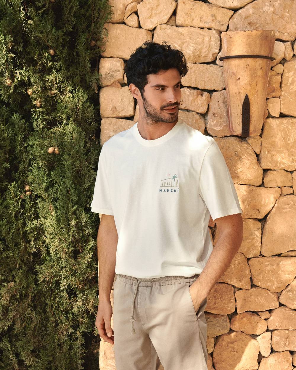 Manebí Jersey L. A. T-Shirt - Embroidered Off White and Multicolor House Embroidery Prezzo di fabbrica