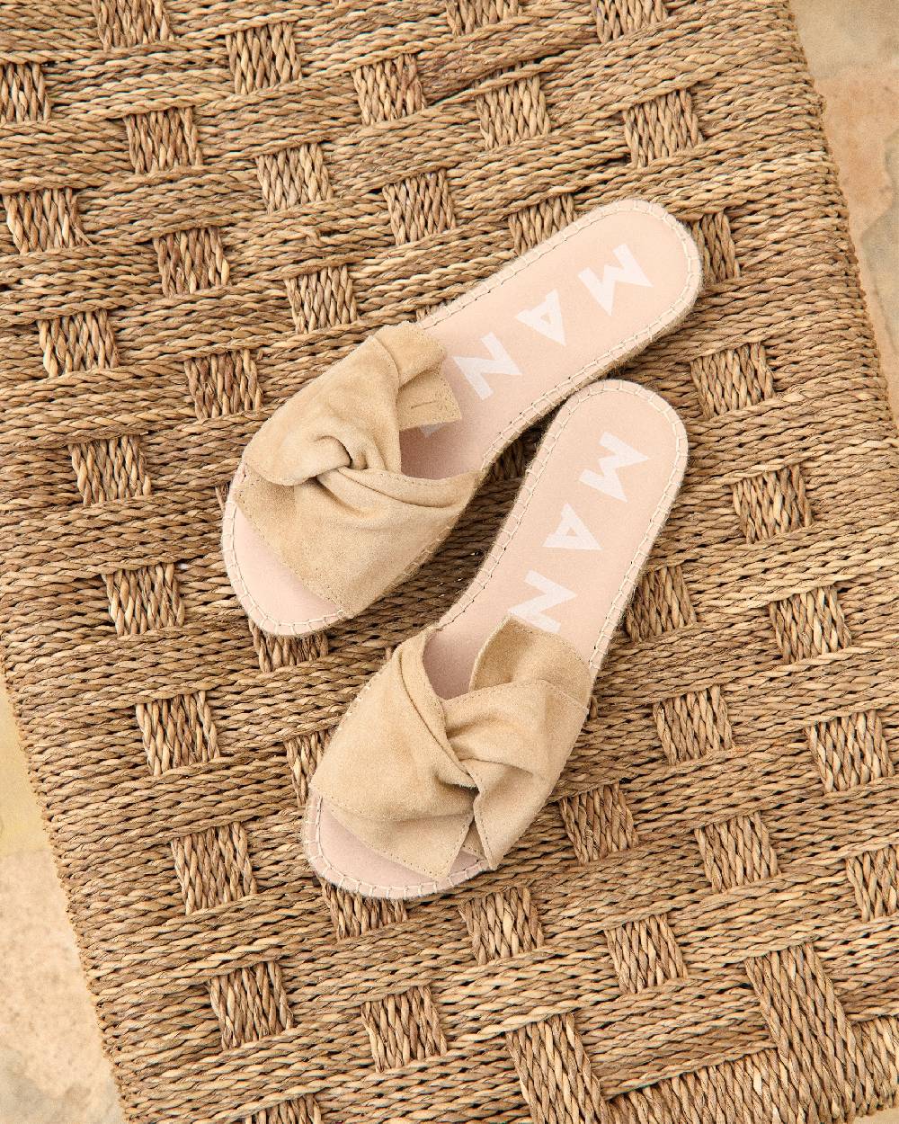 Manebí Soft Suede Sandals With Knot - Hamptons Champagne Beige Offerta esclusiva