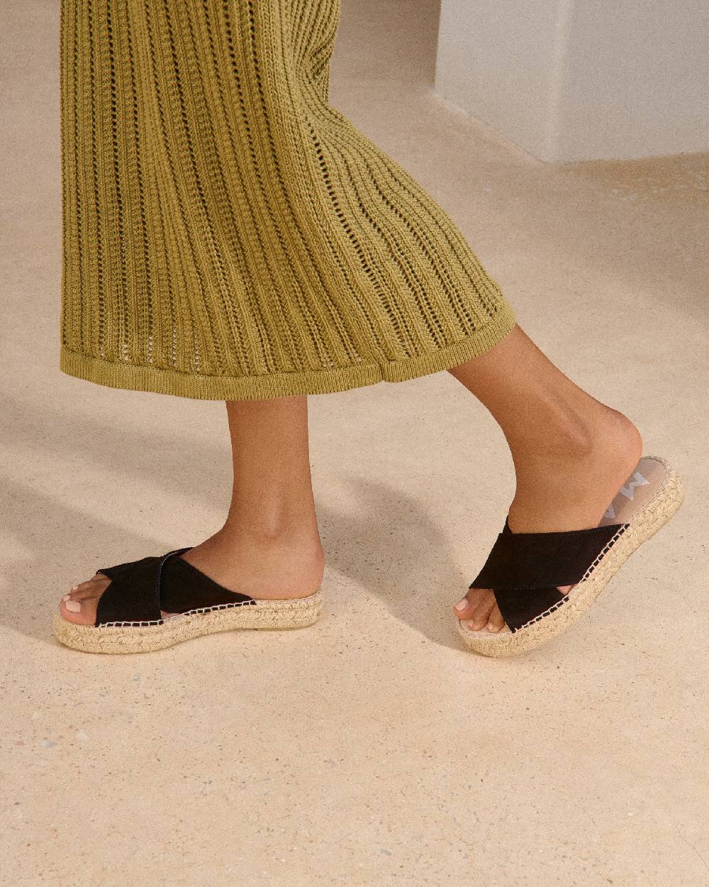 Manebí Sandali platform incrociati in pelle scamosciata - Hamptons - Nero Vendite stagionali