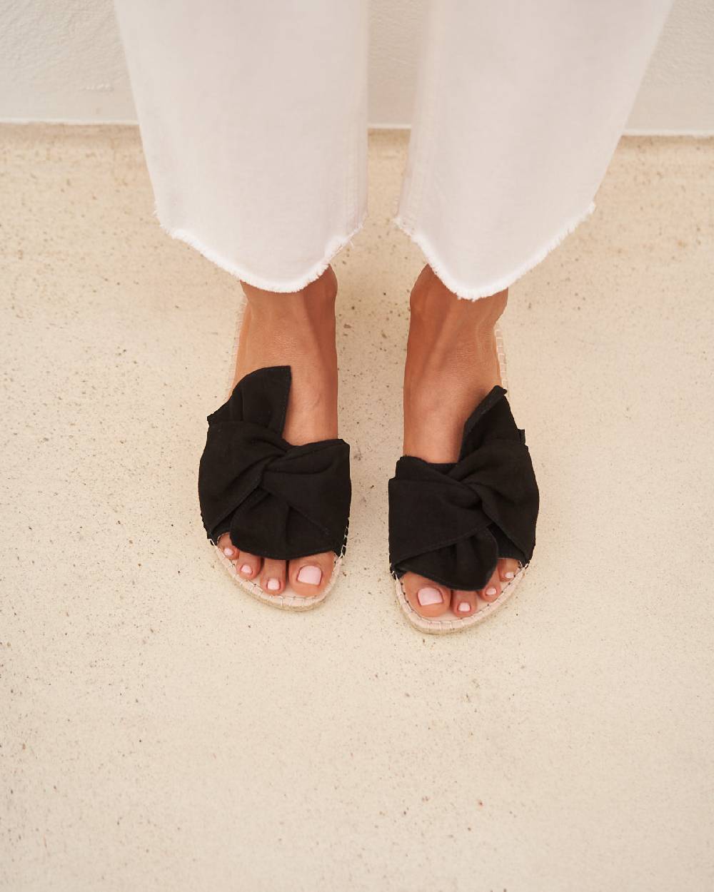 Manebí Sandali Bassi con Nodo - Hamptons - Nero Cyber Monday