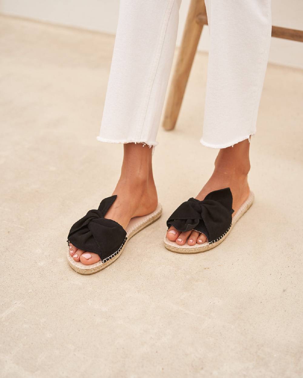 Manebí Sandali Bassi con Nodo - Hamptons - Nero Cyber Monday