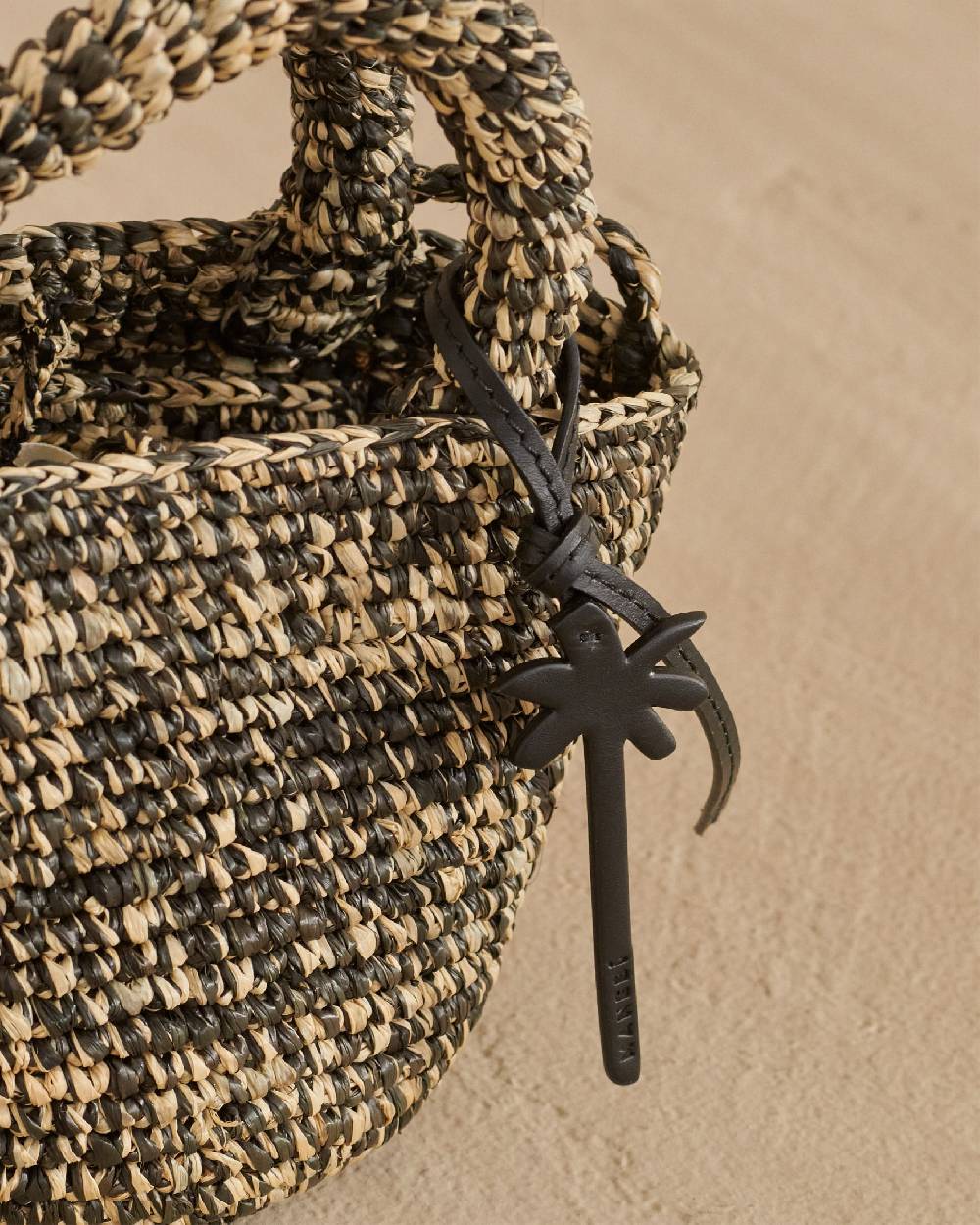 Manebí Raffia Summer Bag Mini - Palm Leather Tag Natural Black Melange Offerta Giorno del Papà