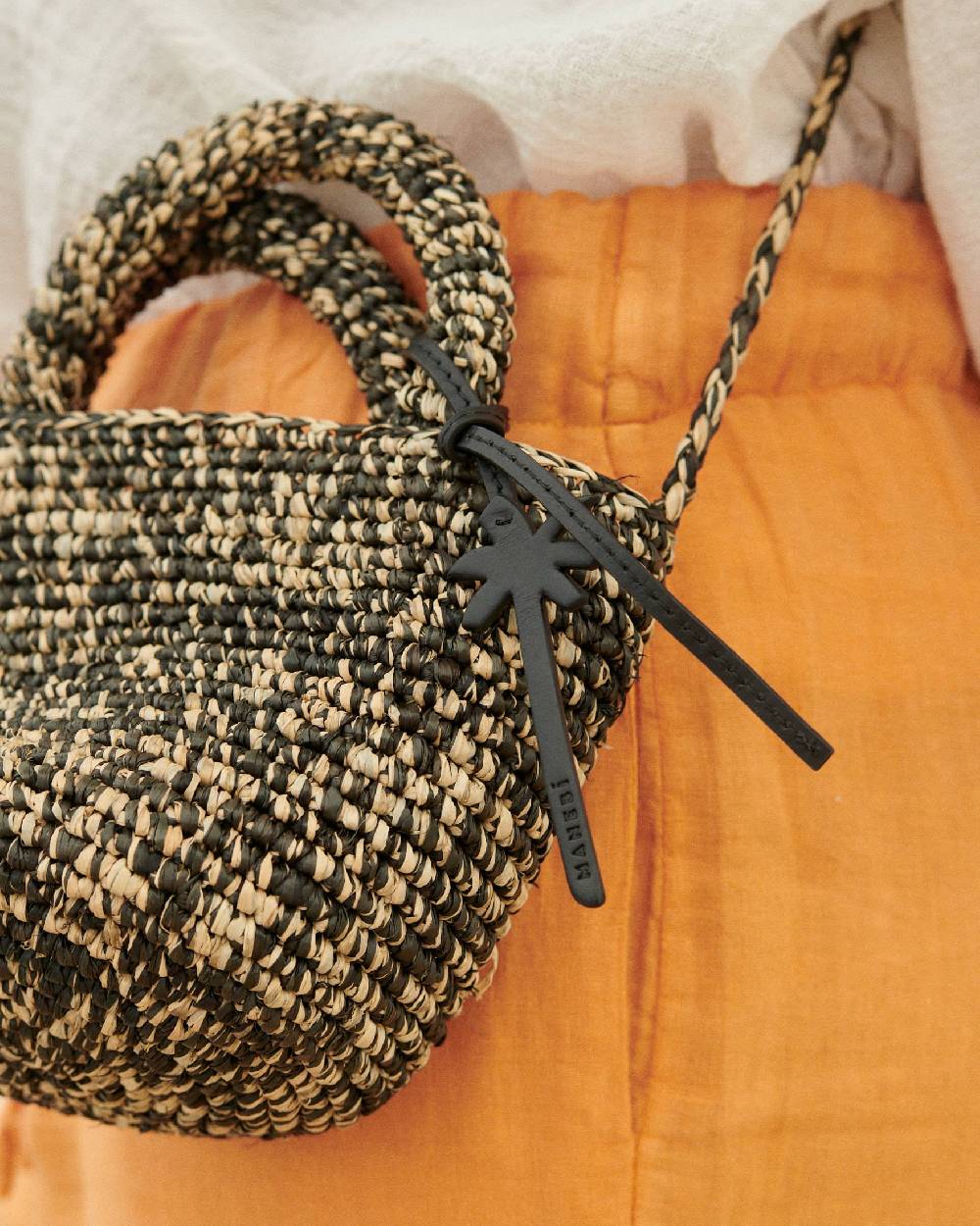 Manebí Raffia Summer Bag Mini - Palm Leather Tag Natural Black Melange Offerta Giorno del Papà