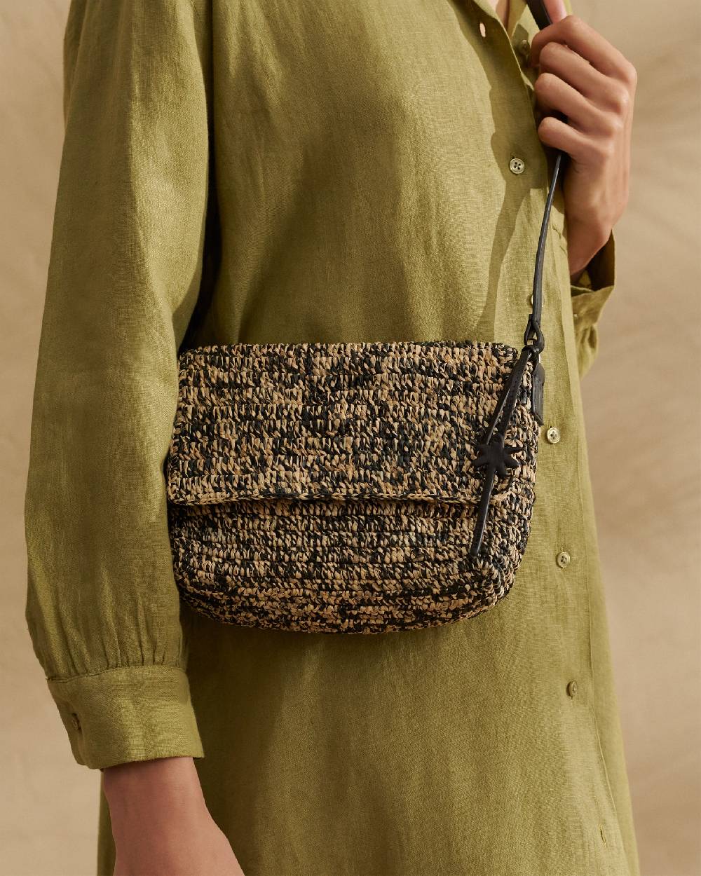 Manebí Raffia and Leather|Summer Night Bag Medium - Palm Leather Tag Natural Black Melange