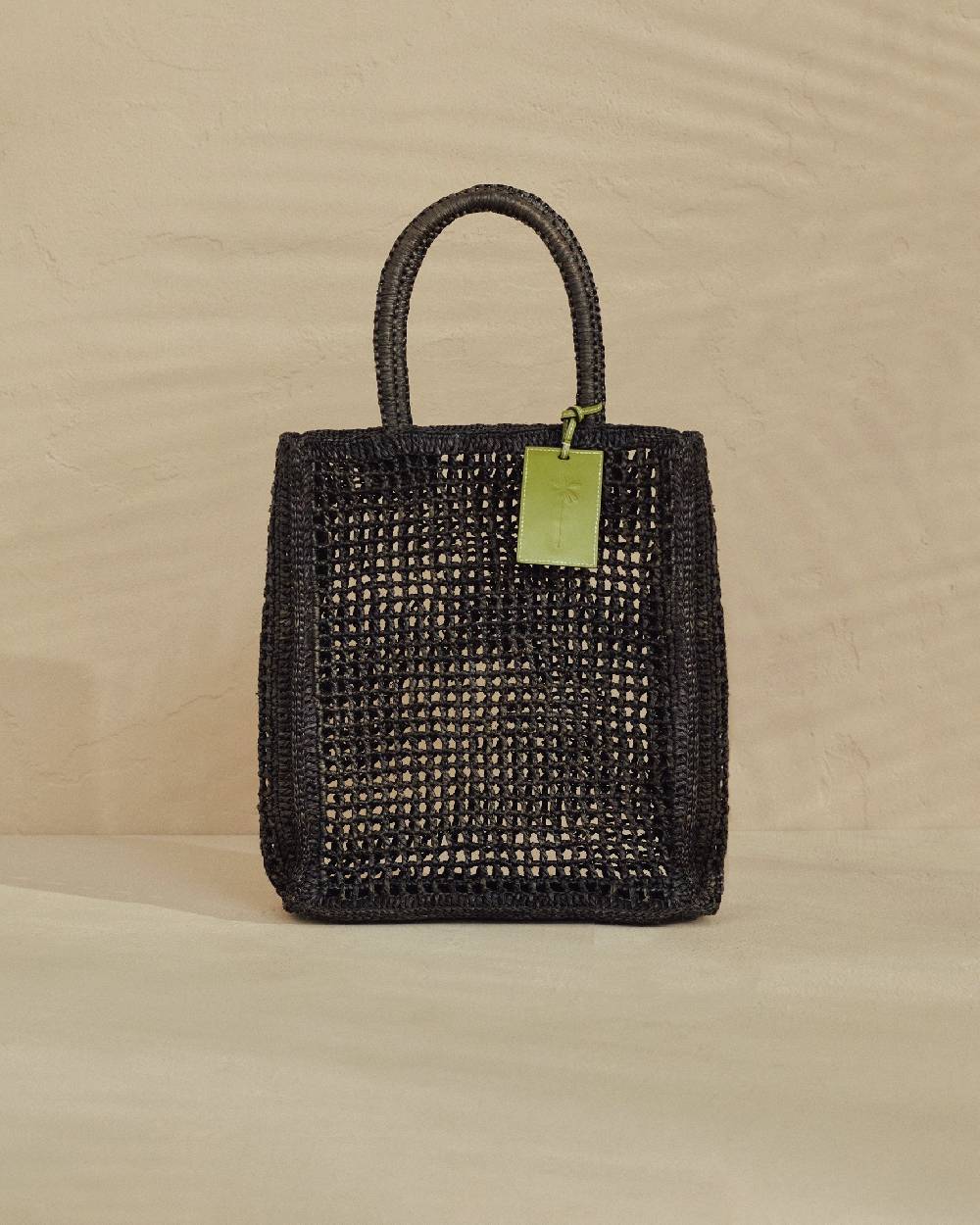 Manebí Raffia Net Bag - Leather Tag Black Vendita calda