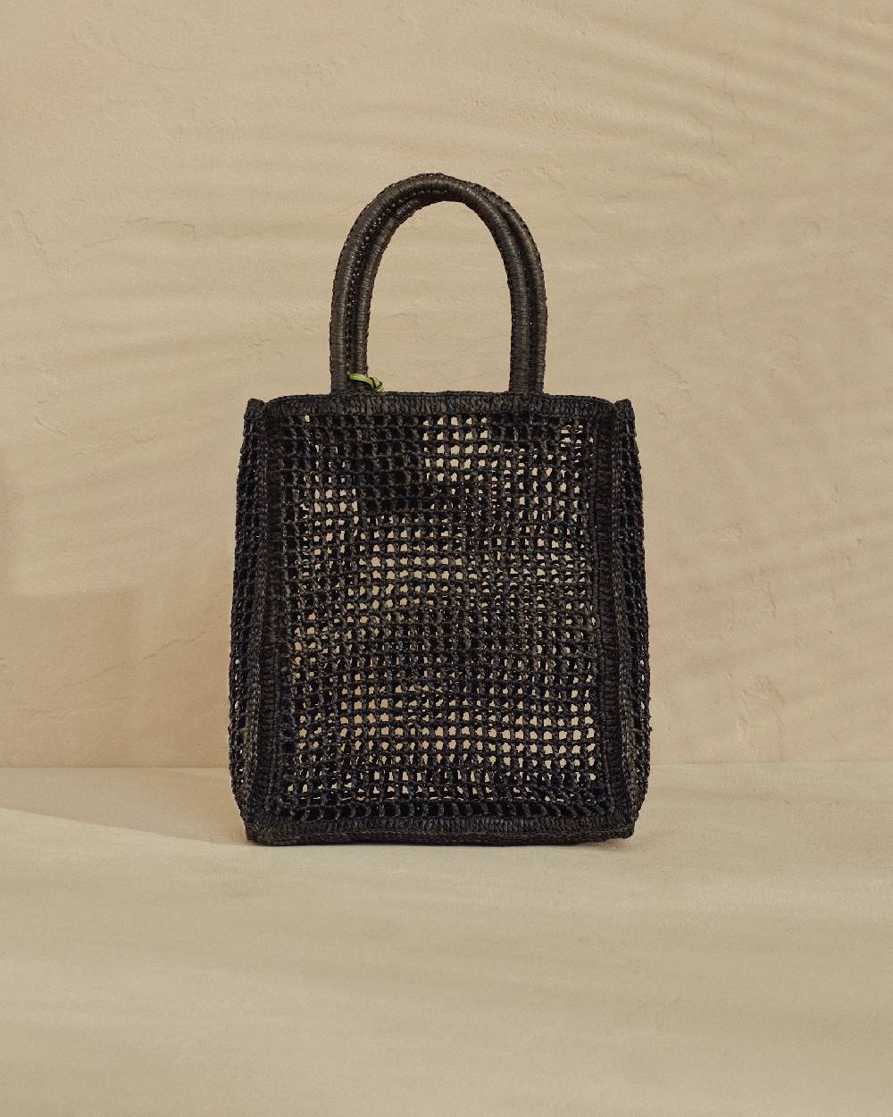 Manebí Raffia Net Bag - Leather Tag Black Vendita calda