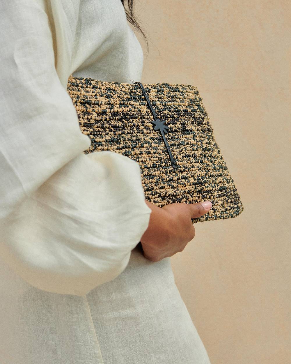 Manebí Raffia Clutch - Leather Palm Natural \u0026 Black Melange Offerta migliore
