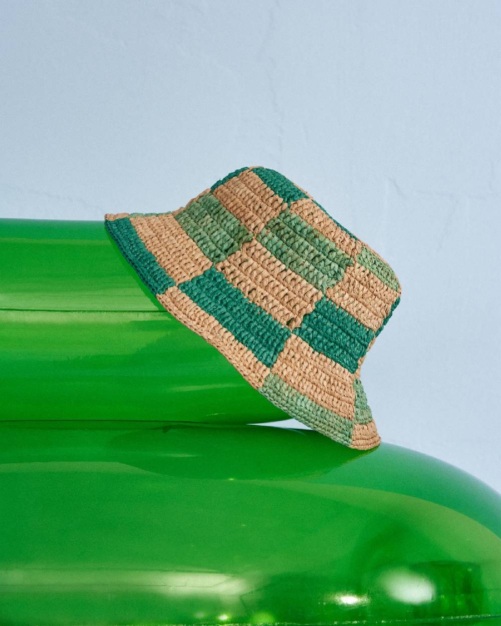 Manebí Raffia Bucket Hat - Embellished Vitamin and Pastel Green Mix Offerte esclusive