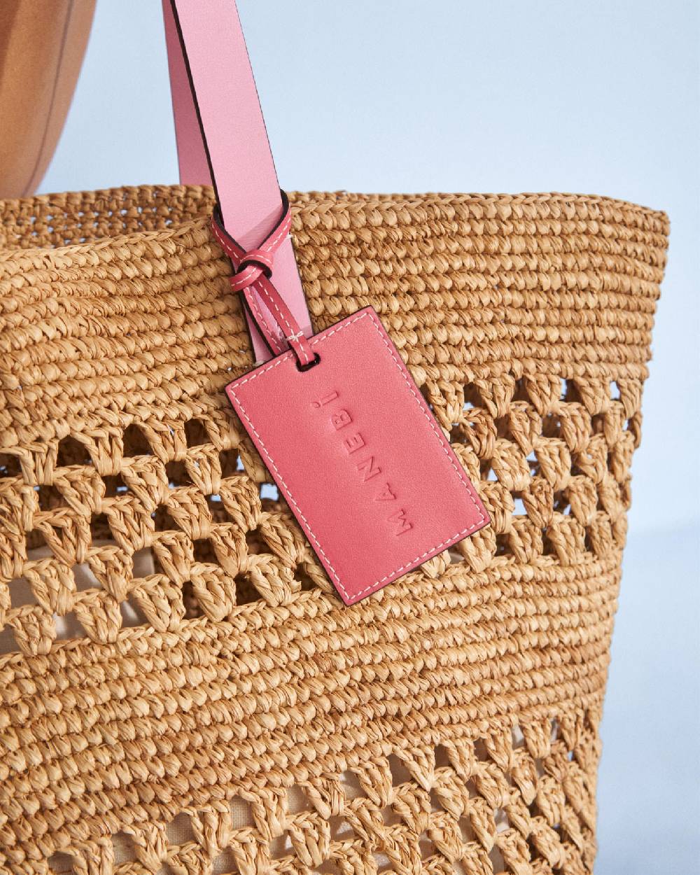 Manebí Raffia Weaving Basket Bag - Fuchsia Leather Tag Tan Grandi sconti