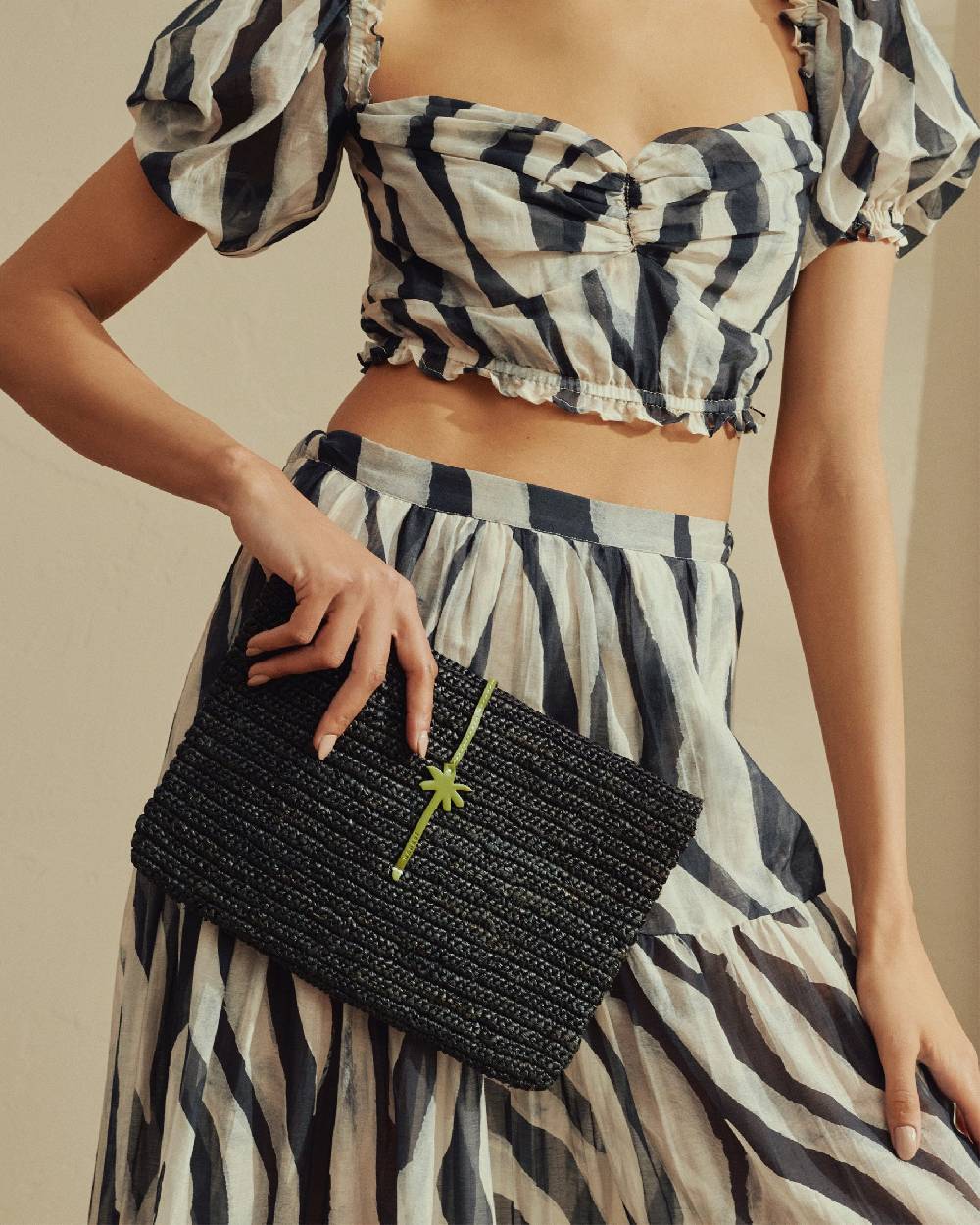 Manebí Raffia Clutch - Leather Palm Black \u0026 Green Prezzo basso