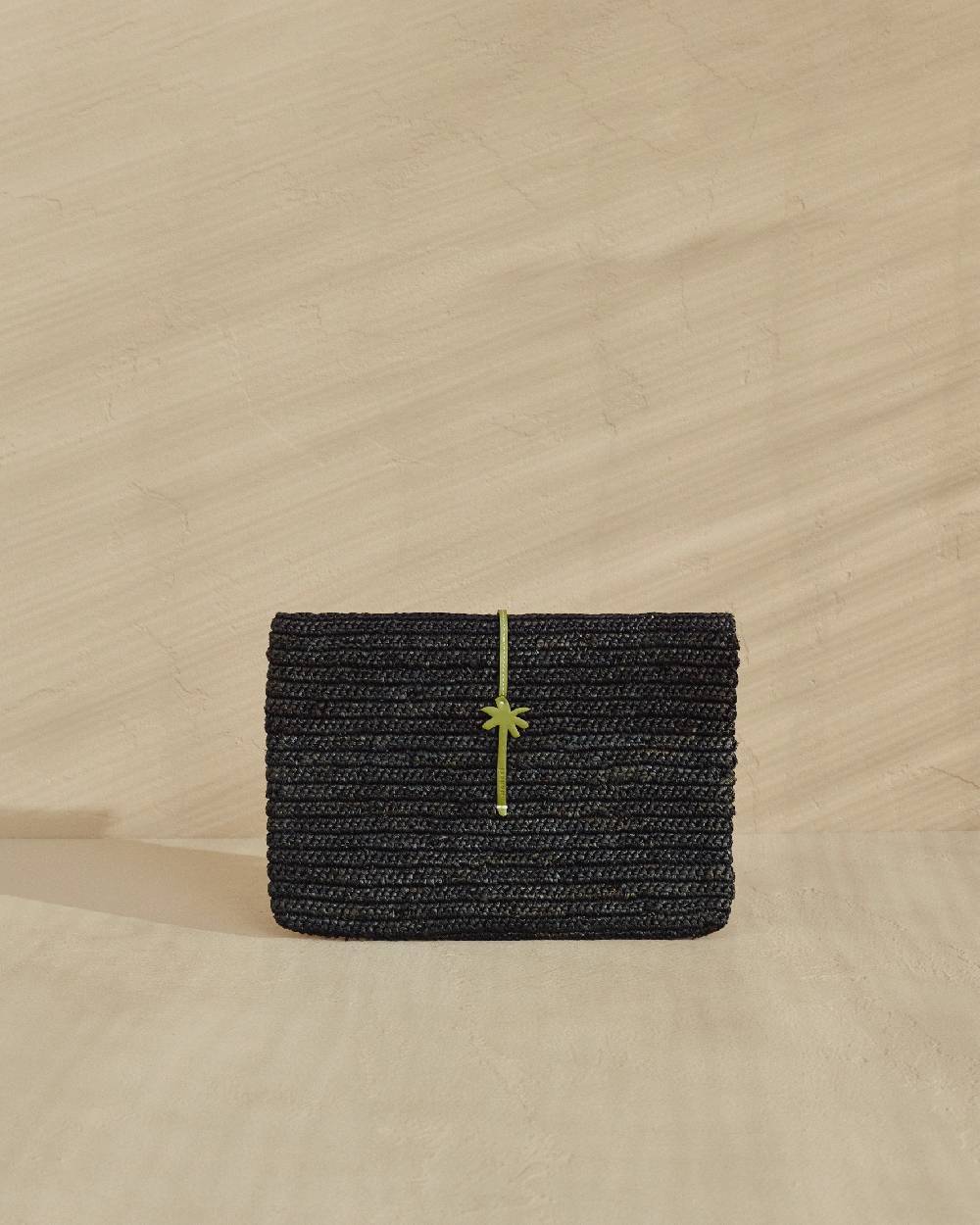 Manebí Raffia Clutch - Leather Palm Black \u0026 Green Prezzo basso