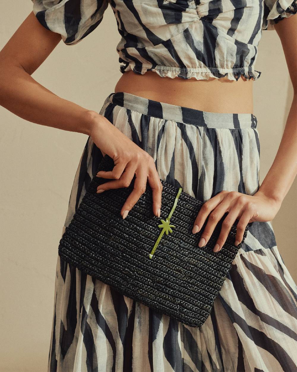 Manebí Raffia Clutch - Leather Palm Black \u0026 Green Prezzo basso