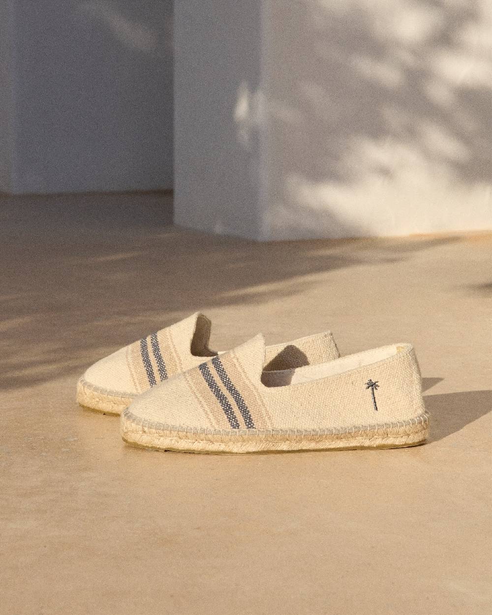 Manebí Espadrillas piatte in tela intrecciata - Yucatán - Doppie strisce grigie su beige Ultimi tre giorni
