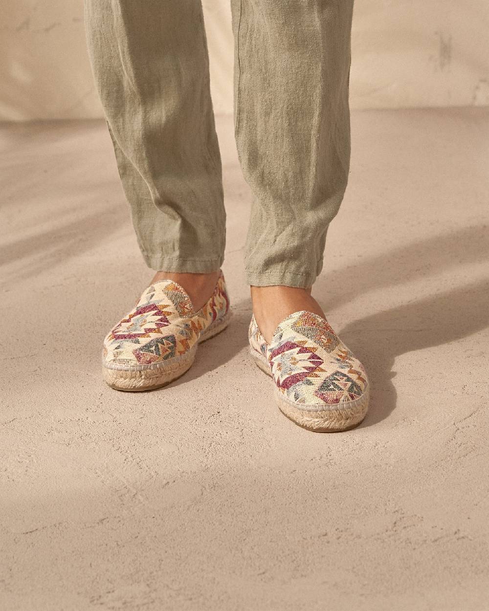 Manebí Espadrillas flat con motivo azteco - Tulum - Red Indigo On Beige Latest stili