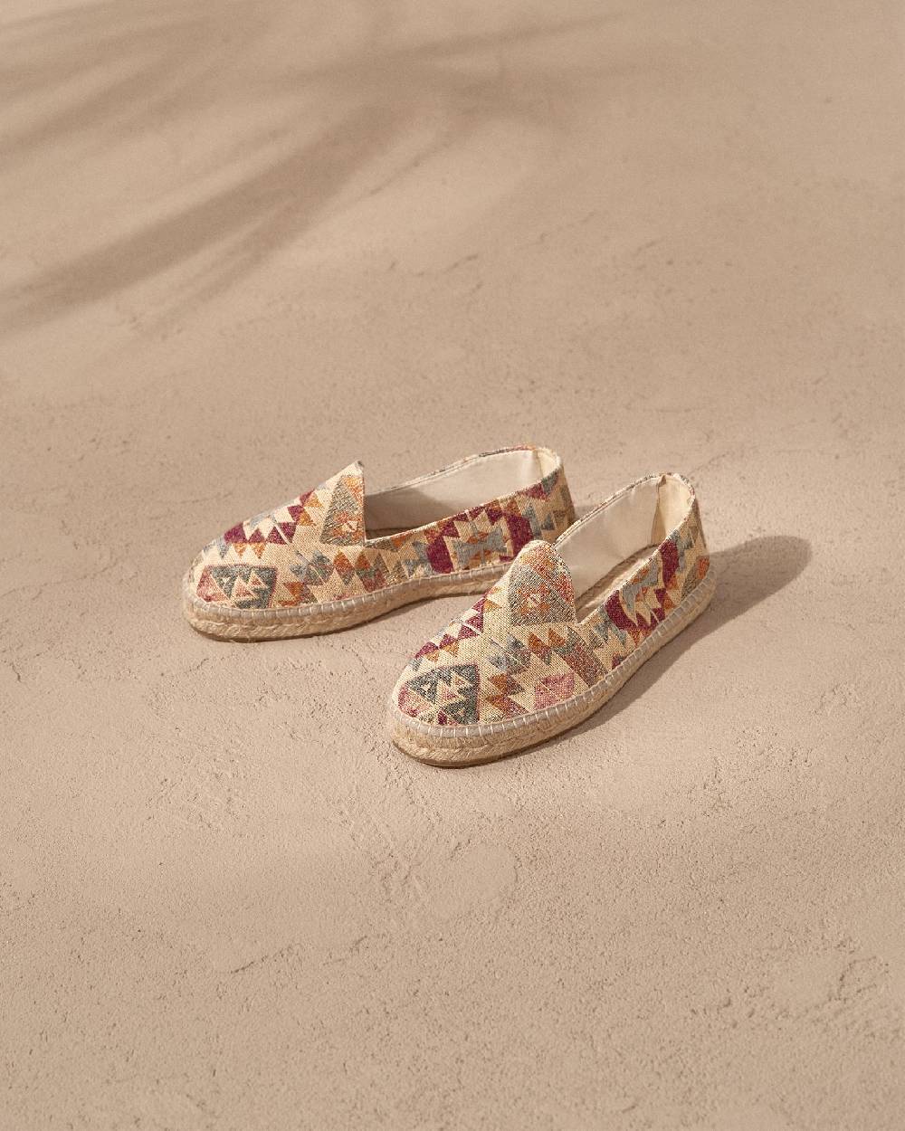 Manebí Espadrillas flat con motivo azteco - Tulum - Red Indigo On Beige Latest stili