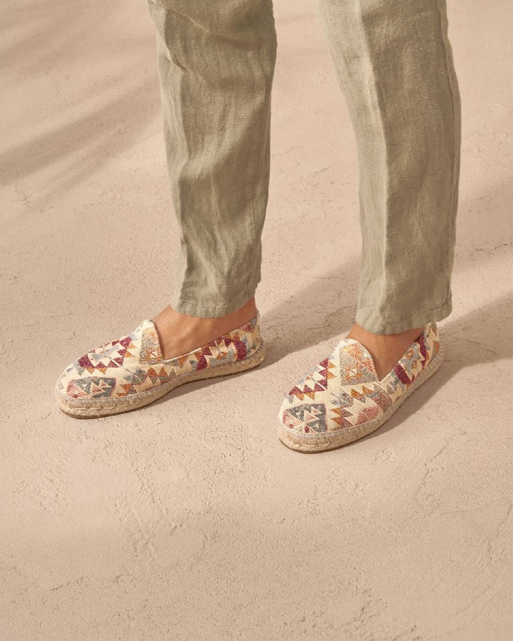 Manebí Espadrillas flat con motivo azteco - Tulum - Red Indigo On Beige Latest stili