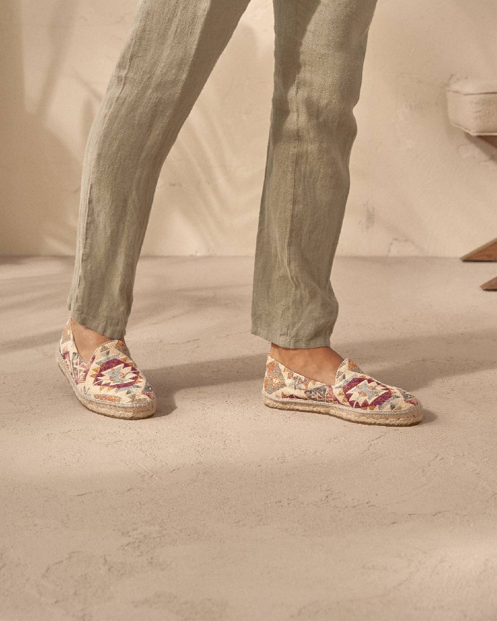 Manebí Espadrillas flat con motivo azteco - Tulum - Red Indigo On Beige Latest stili