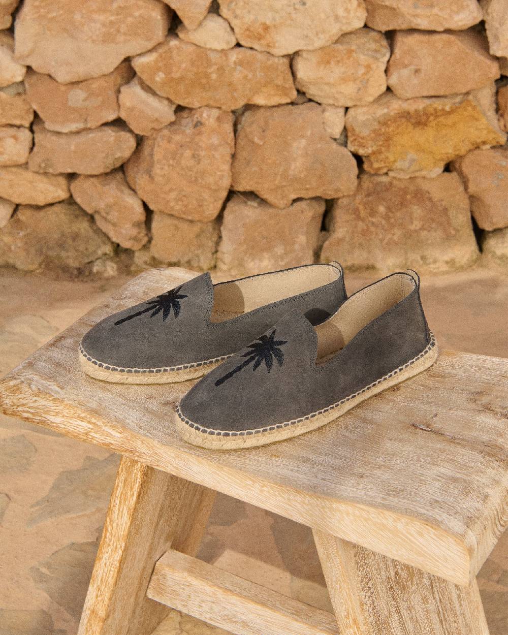 Manebí Suede With Embroidery Espadrilles - Palm Springs Carbon Grey + Black Palm Ultimi due giorni
