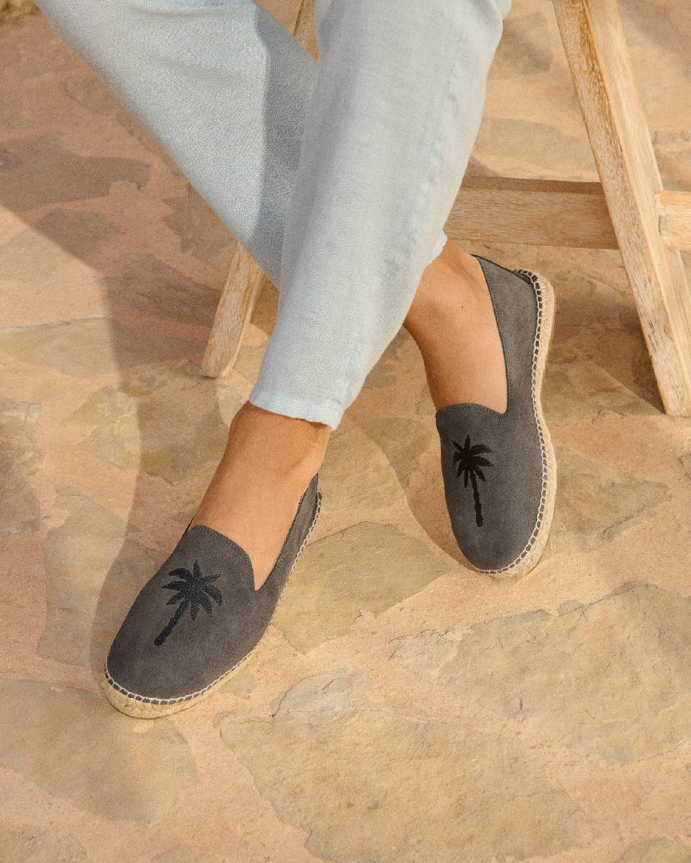 Manebí Suede With Embroidery Espadrilles - Palm Springs Carbon Grey + Black Palm Ultimi due giorni