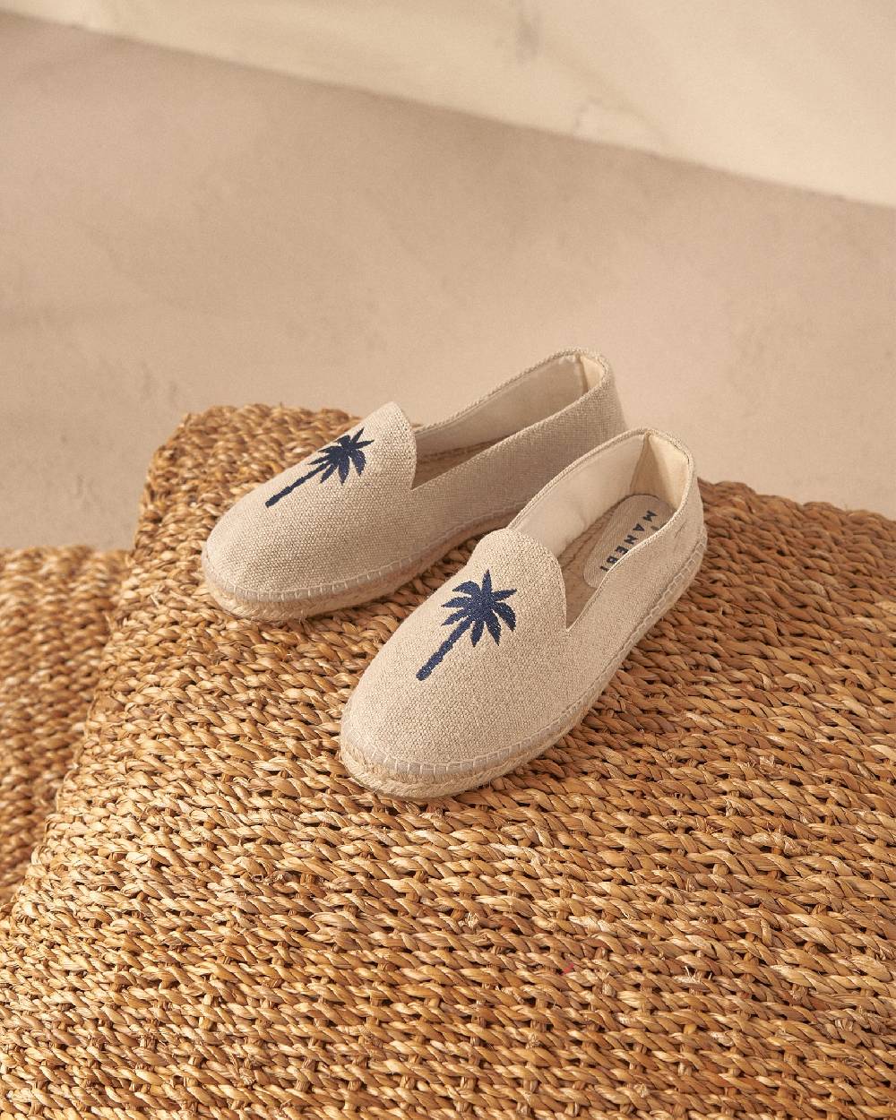 Manebí Organic Hemp With Embroidery Espadrilles - Palm Springs Natural + Navy Palm Offerta speciale della fabbrica