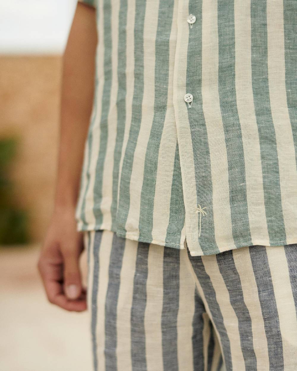 Manebí Linen Havana Camp-Collar Shirt - Embroidered Palm Green Beige Maxi Stripes Fino al 55% di sconto