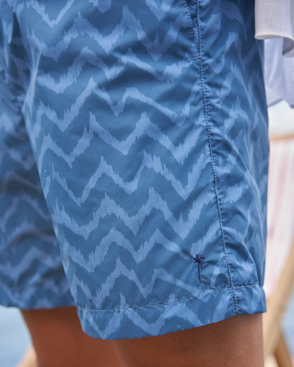 Manebí Printed Ethnic Zig Zag Swim Shorts - Recycled Ultra Light Indigo Navy Ethnic Zig Zag Limitato a 3 giorni