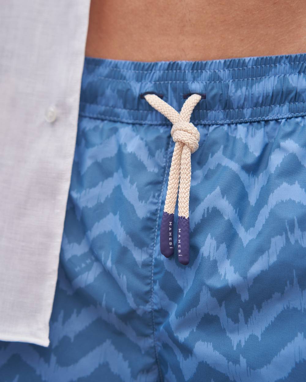 Manebí Printed Ethnic Zig Zag Swim Shorts - Recycled Ultra Light Indigo Navy Ethnic Zig Zag Limitato a 3 giorni