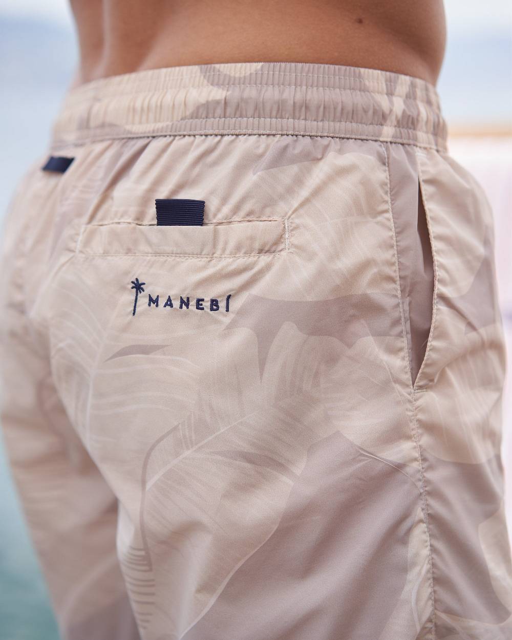 Manebí Printed Swim Shorts - Printed Recycled Ultra Light Beige Banana Leaves Black Friday Prezzi