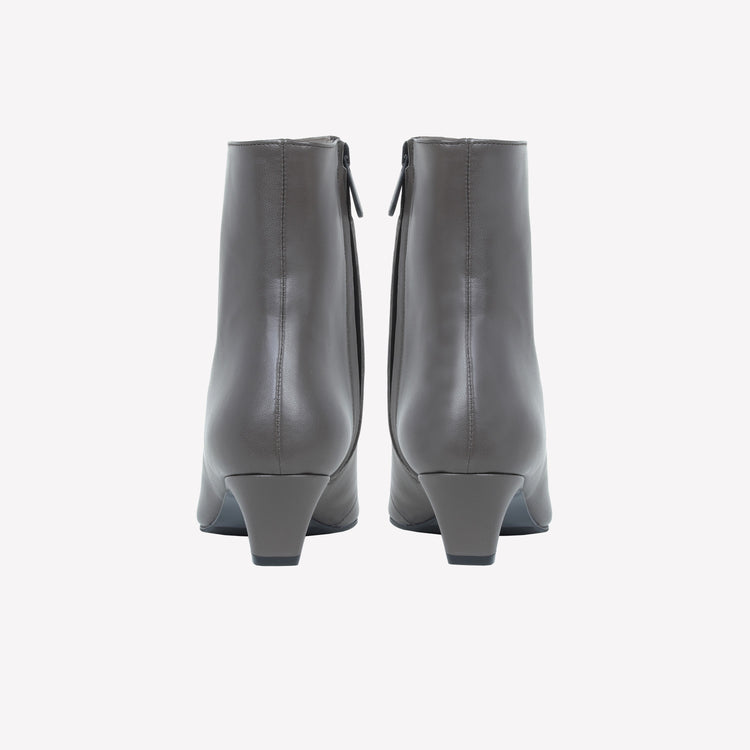 Roberto Festa Ankle boot in agnello con dettaglio in metallo opaco Lissy Sconto