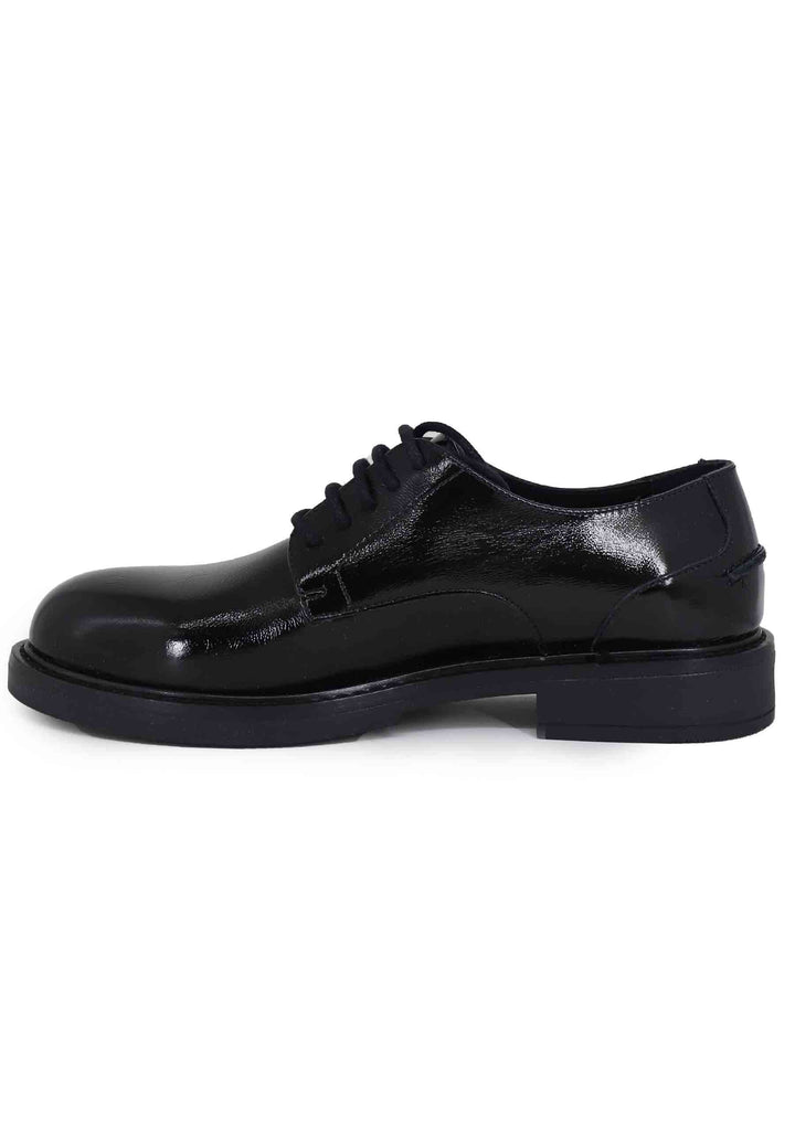 Spatarella Stringate donna in pelle naplack nero con suola in gomma e tacco basso Saldi Di Fabbrica