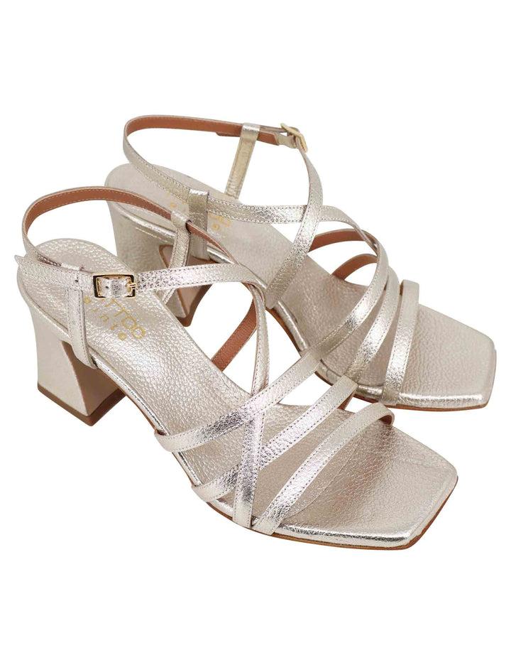 Spatarella Sandali slingback donna in pelle laminata platino con tacco alto e punta quadra Moda