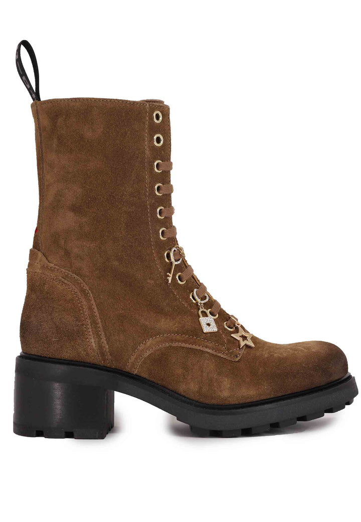 Spatarella Stivaletti anfibi donna in camoscio cuoio con accessori In Vendita