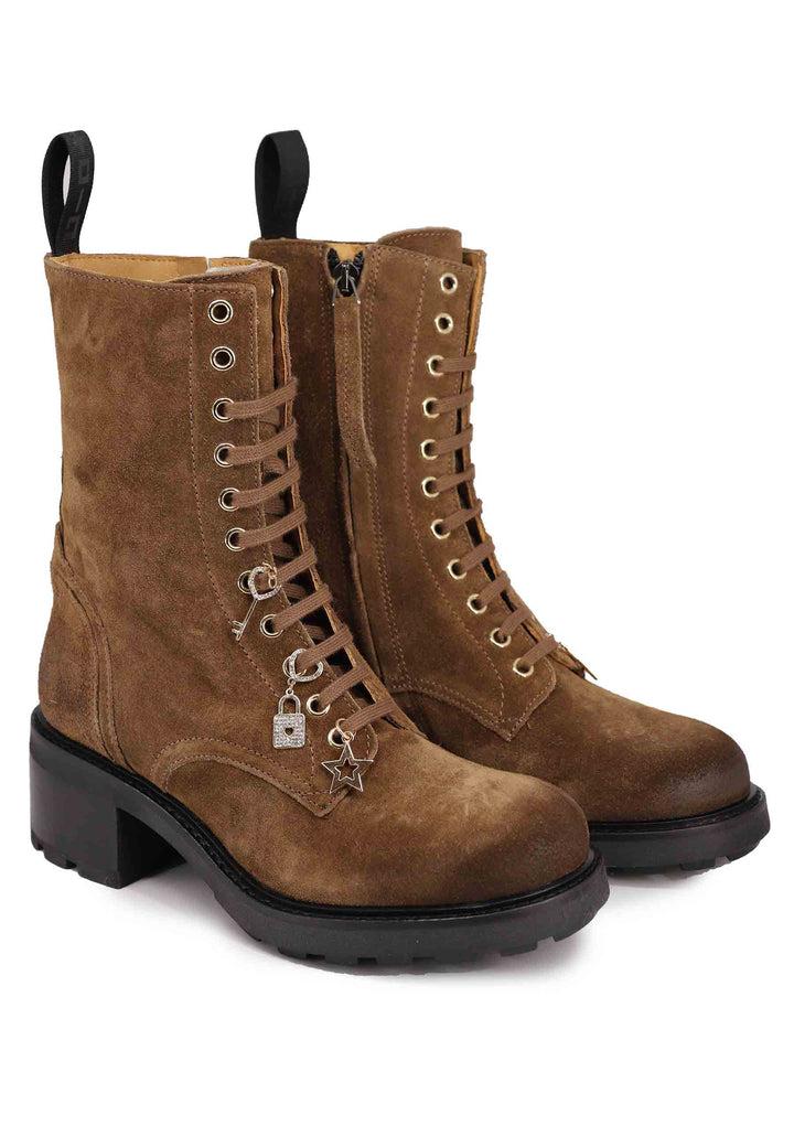 Spatarella Stivaletti anfibi donna in camoscio cuoio con accessori In Vendita