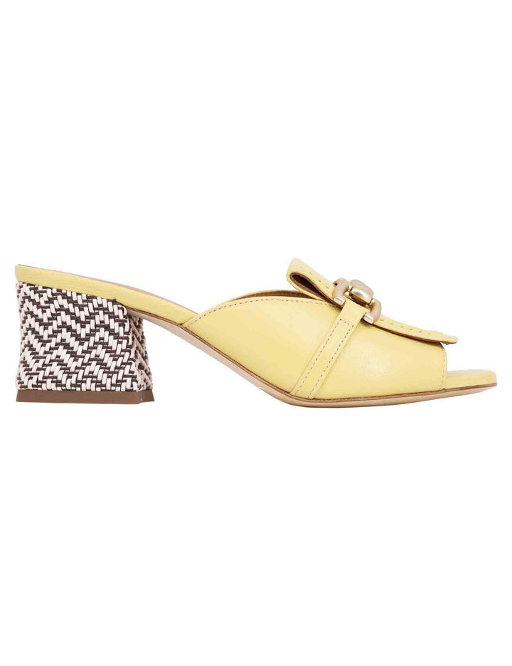 Spatarella Sandali donna in pelle gialla con morsetto in oro Enormi sconti