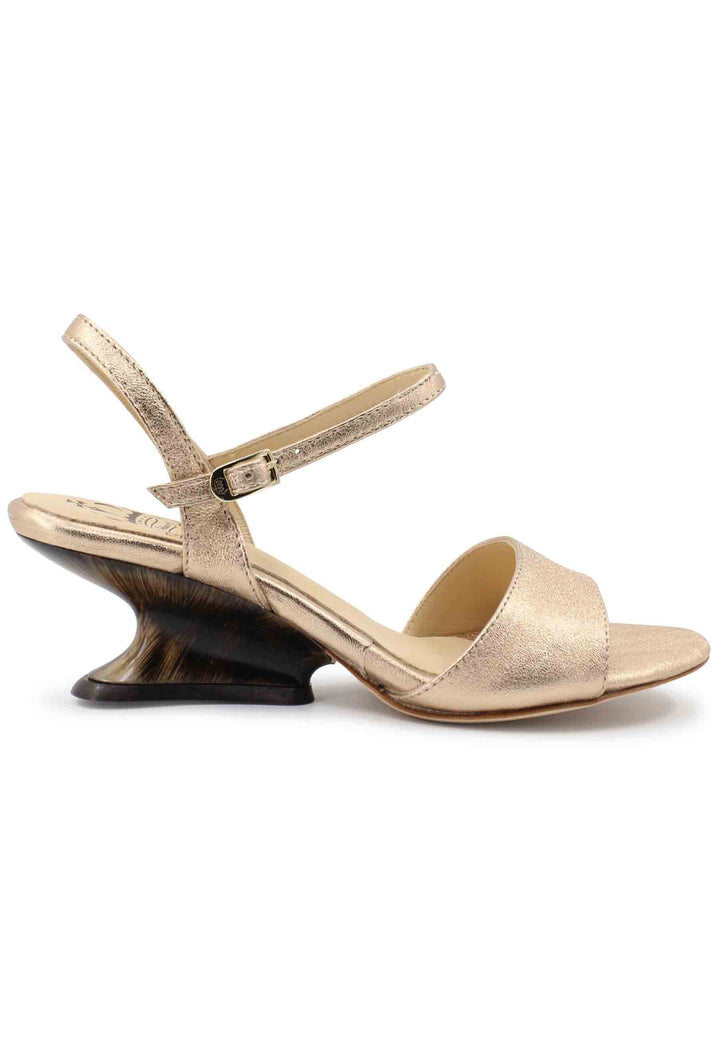 Spatarella Sandali donna in pelle laminata nude con zeppa bassa Offerta natalizia