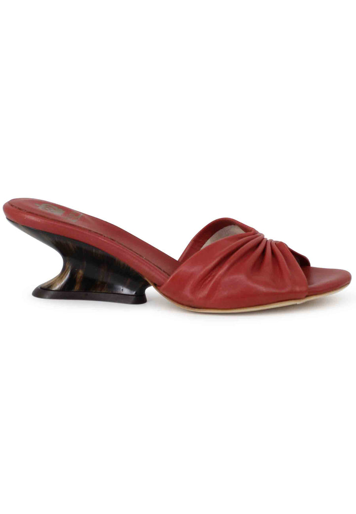 Spatarella Sandali donna in pelle mattone con zeppa bassa In vendita