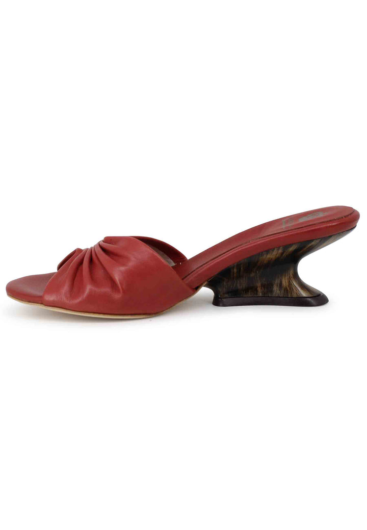 Spatarella Sandali donna in pelle mattone con zeppa bassa In vendita